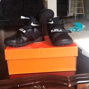 Nike Lebron soldier 9